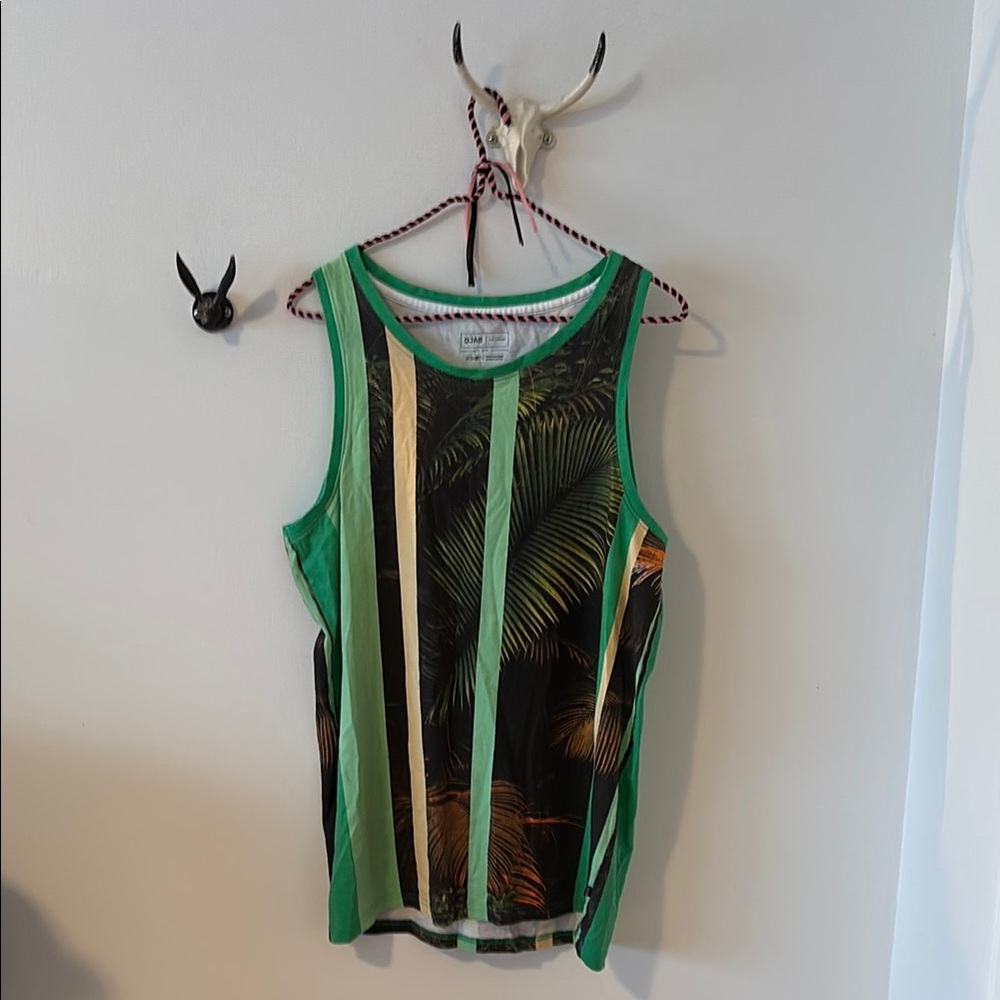 Simons’s Djab Green Graphic Sleeveless Tank Top